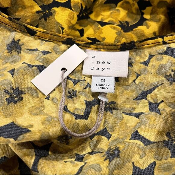A new Day Floral Yellow long sleeve blouse Top size medium - Picture 9 of 12